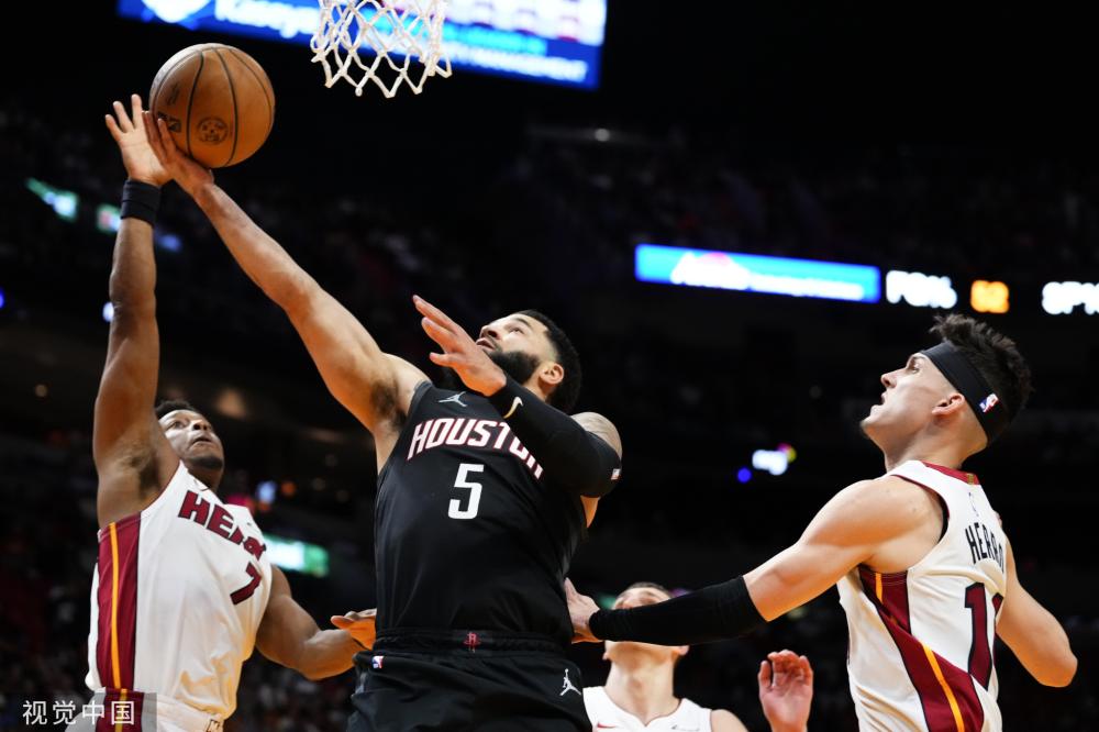 她连续战胜 她连续战胜