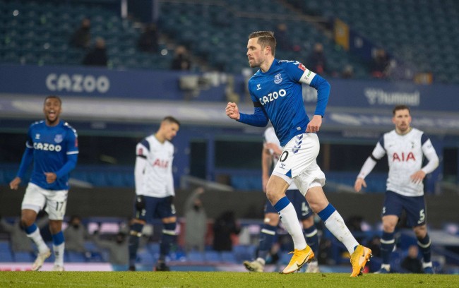 两队实力相 两队实力相