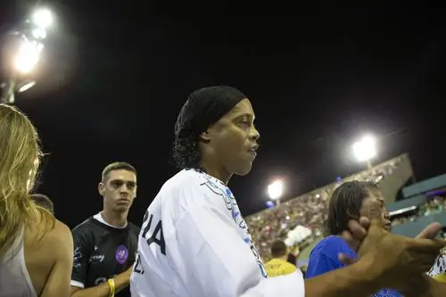 队友之间需 队友之间需