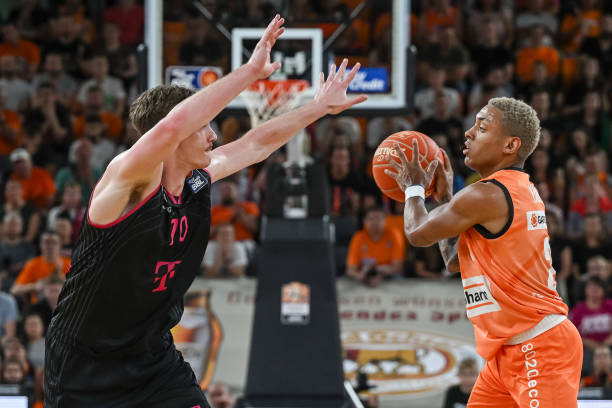 的支持下 的支持下