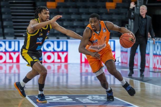 与队友建立 与队友建立